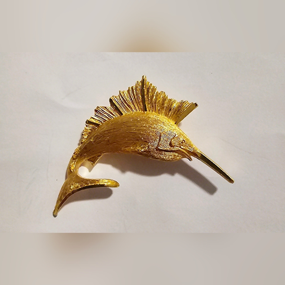 1970s vintage gold swordfish marlin brooch nautical, sailing, yachting, boating